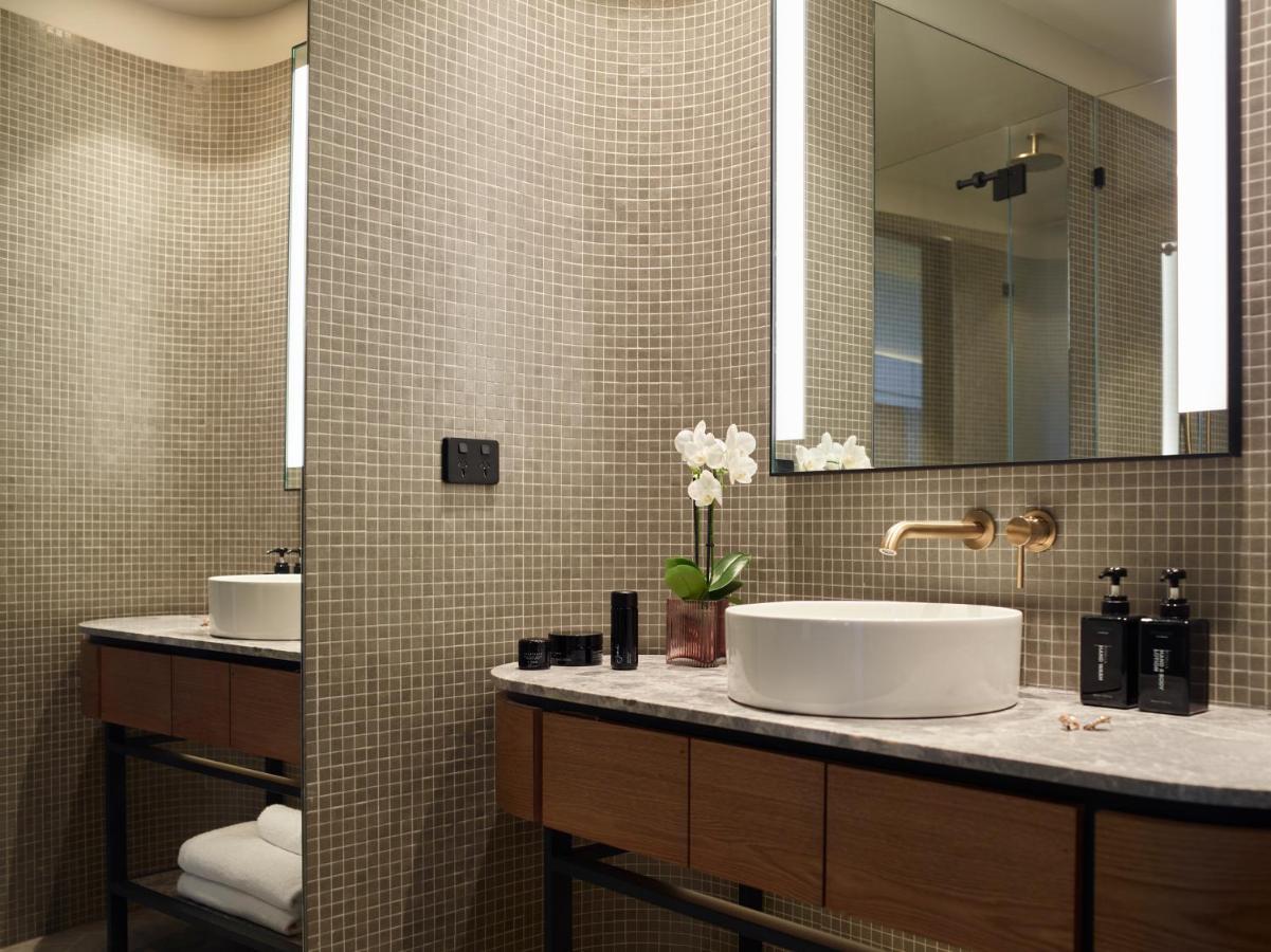 Отель Crystalbrook Kingsley Ньюкасл Экстерьер фото Bathroom