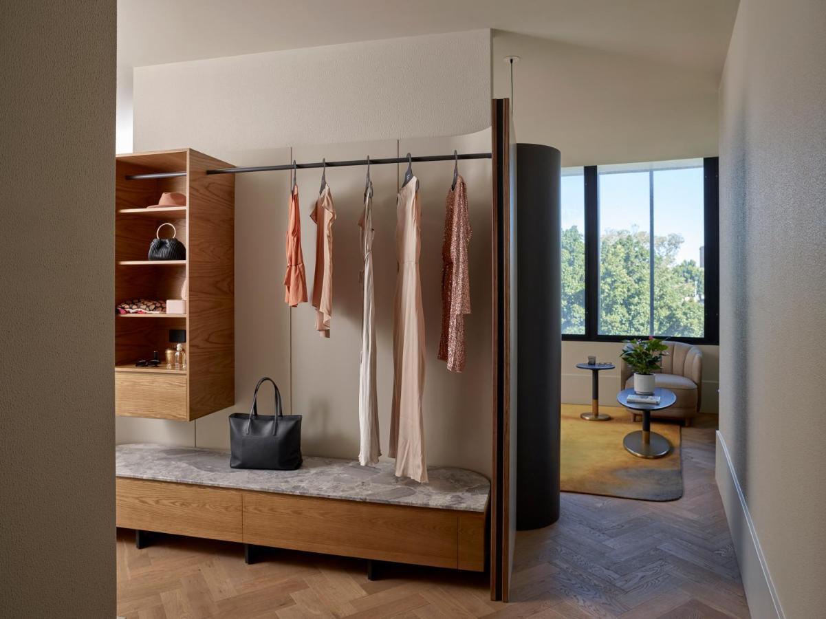 Отель Crystalbrook Kingsley Ньюкасл Экстерьер фото A walk-in wardrobe