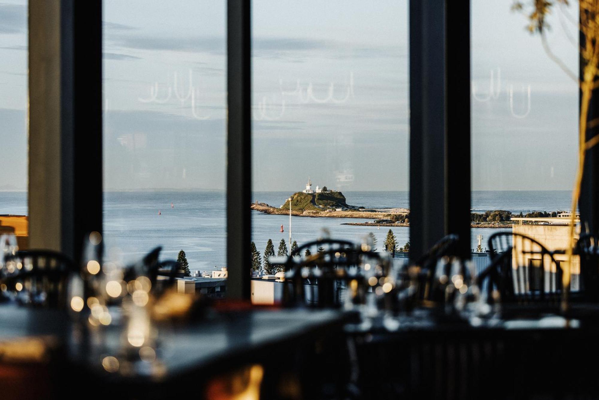 Отель Crystalbrook Kingsley Ньюкасл Экстерьер фото View from the restaurant